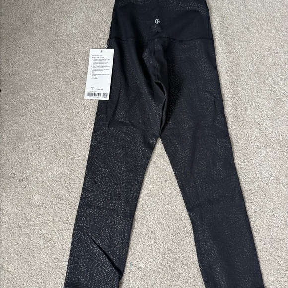 Lululemon Align HR crop 21” black emboss - Picture 3 of 6